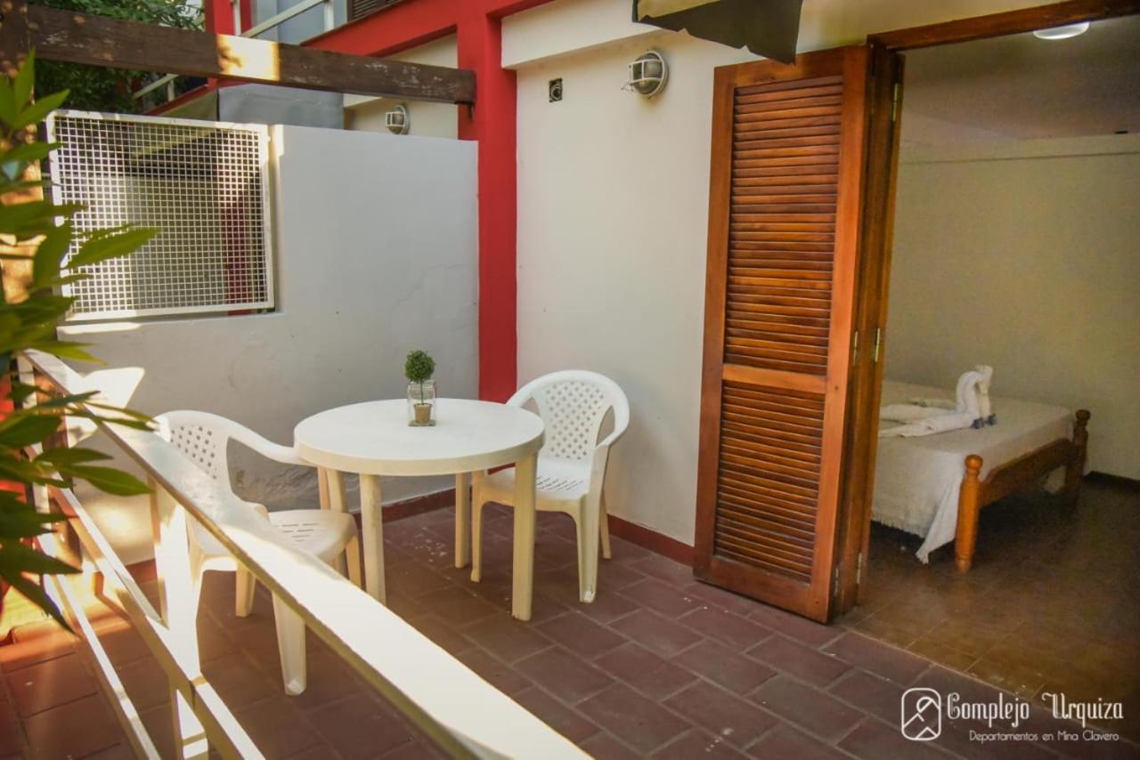 Complejo Urquiza Departamentos Apartment Мина Клаверо Екстериор снимка