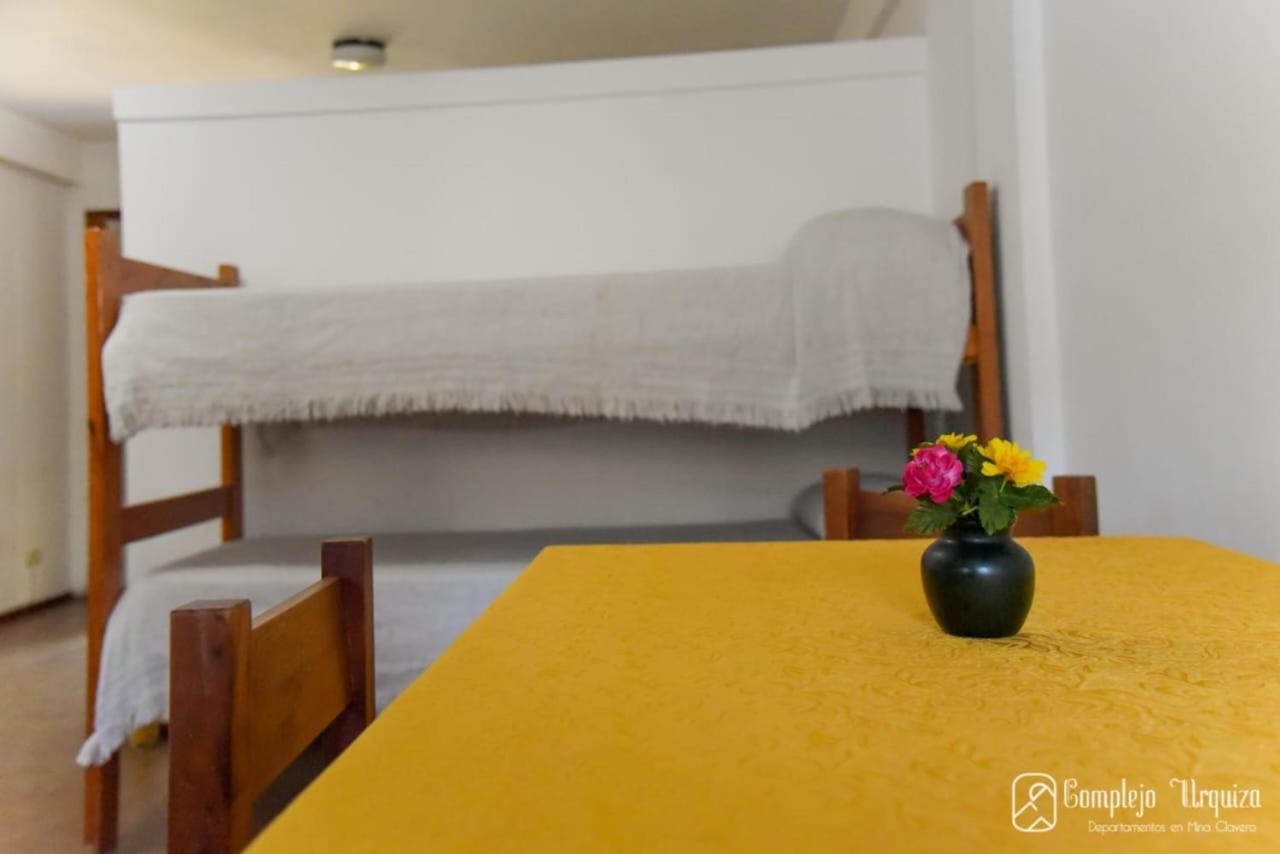 Complejo Urquiza Departamentos Apartment Мина Клаверо Екстериор снимка